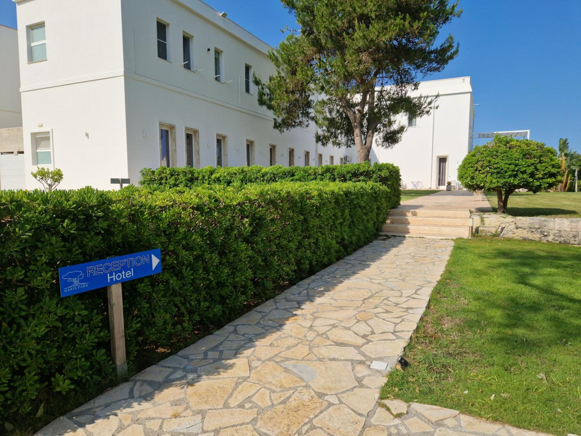 Oasis Park Hotel Torre dell'Orso Exterior photo