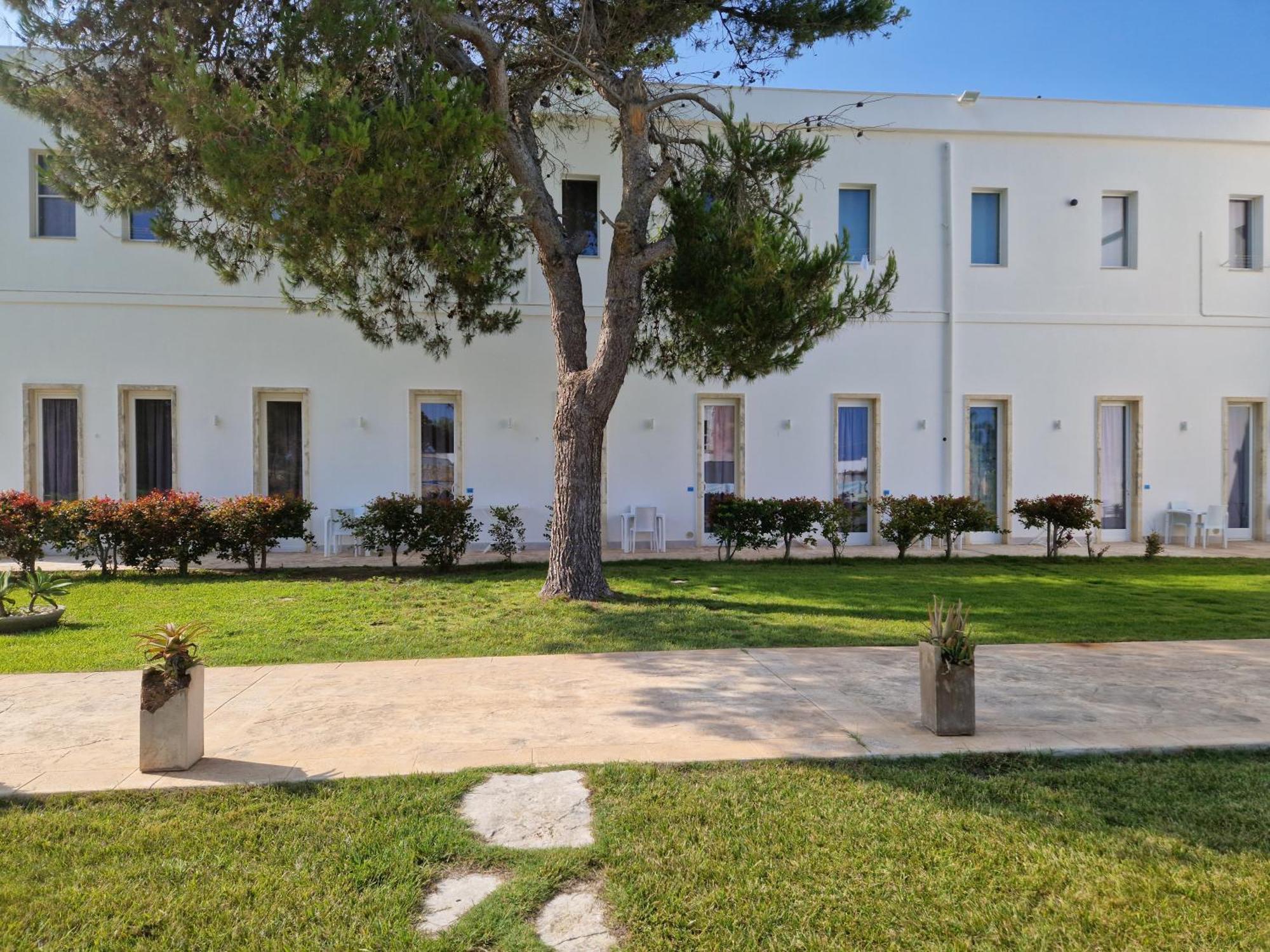 Oasis Park Hotel Torre dell'Orso Exterior photo
